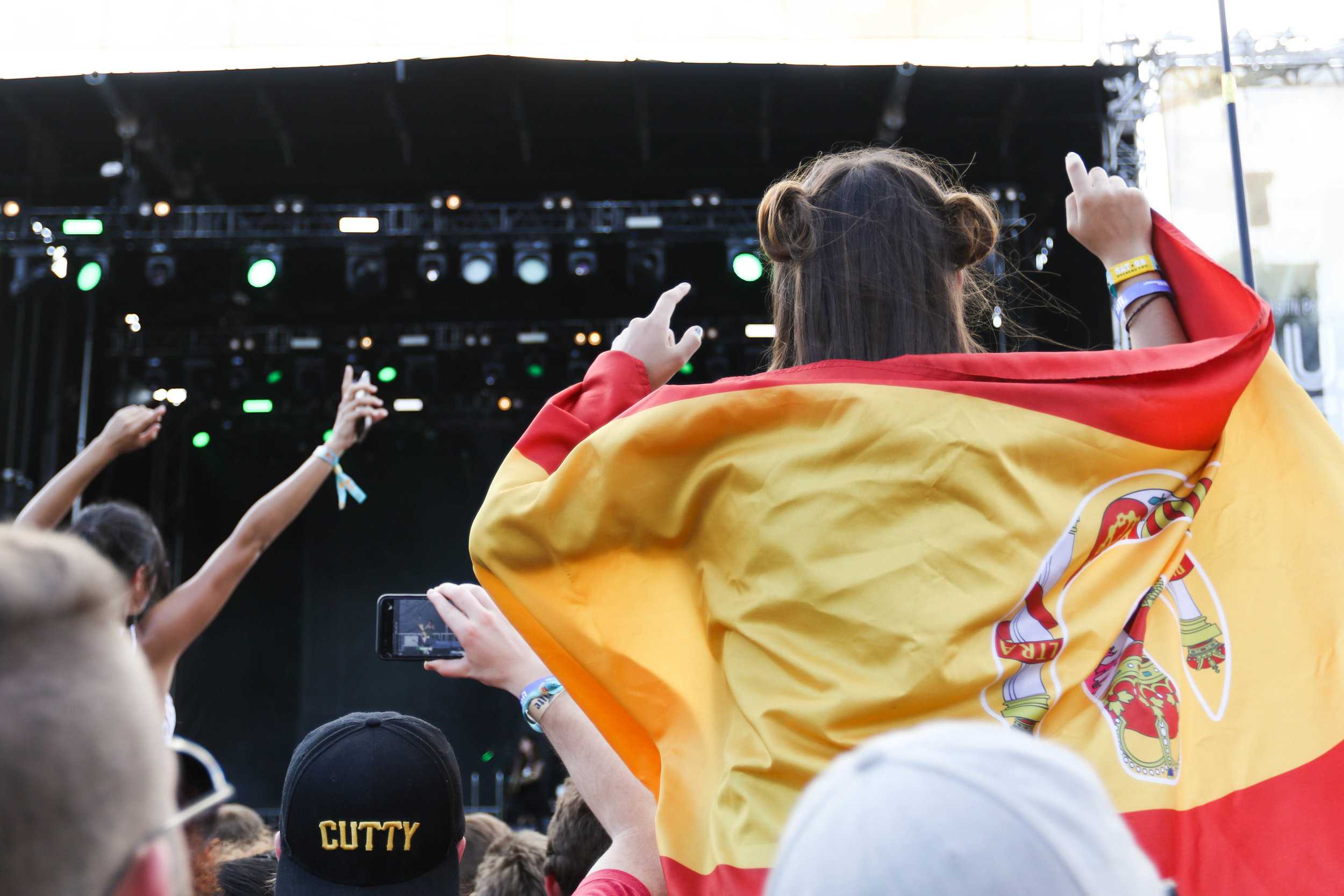   Festival-goers hop on friends’ shoulders during Tash Sultana’s set for a better view.  