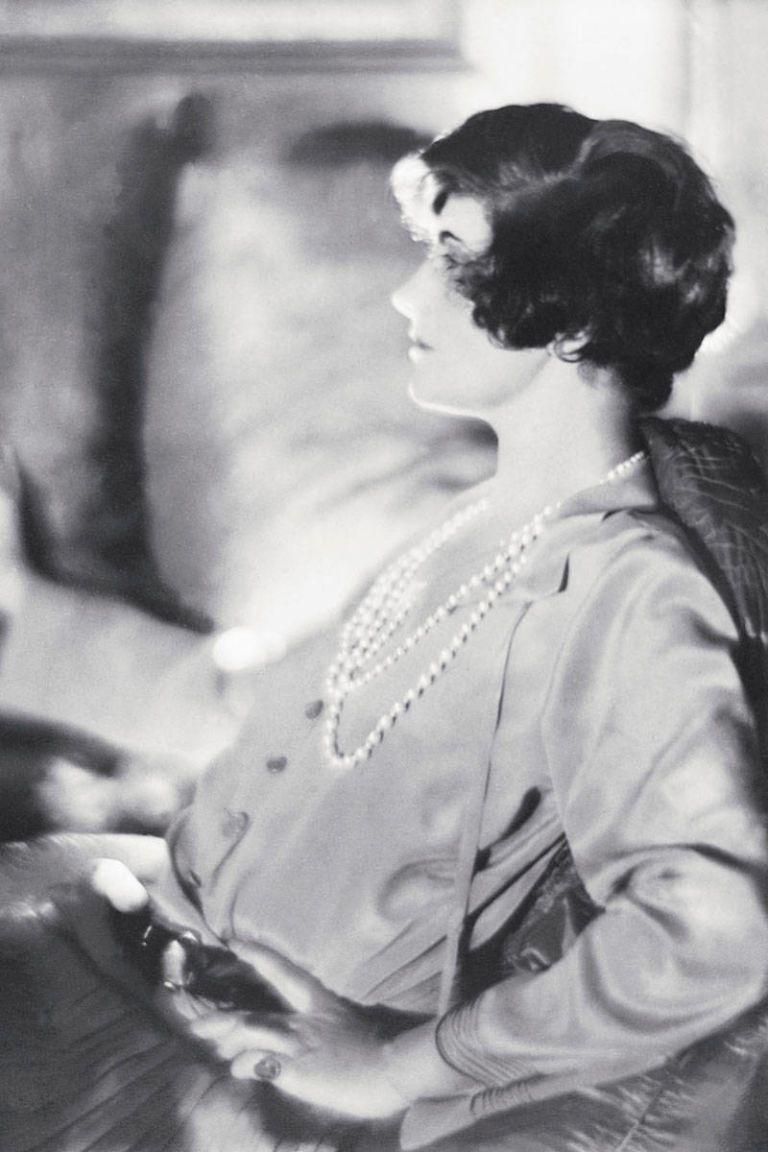 54aab4927de46_-_elle-1920-coco-chanel-with-short-hair-xln-xln.jpg