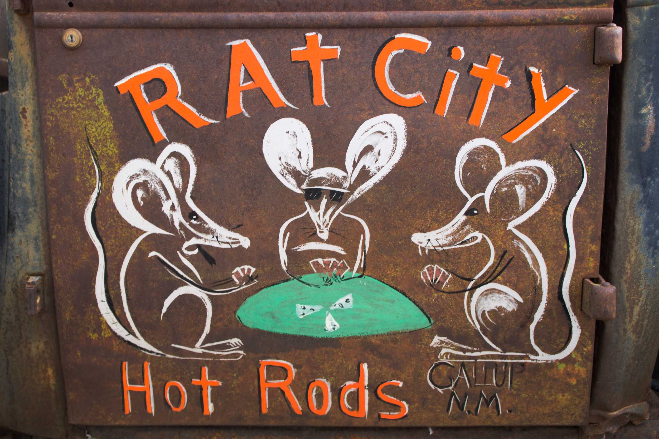  The name “Rat City” was inspired by the junkyard from which maker Tixier found the parts for this vehicle. The rats playing poker is a reference to Tixier’s career as a professional gambler. 