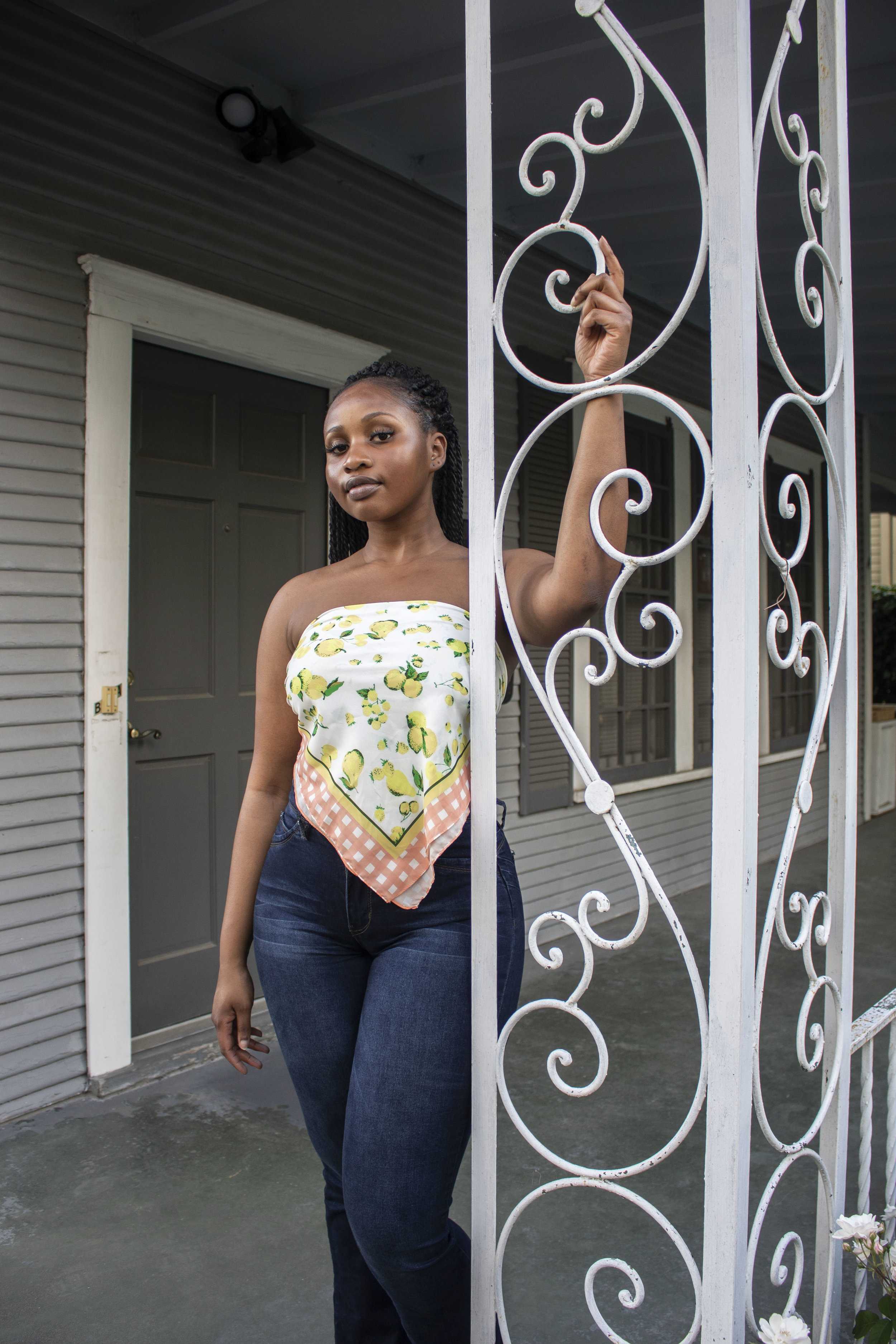   Baldé wears a simple and cute lemon scarf, which has been turned into a cute and fun shirt.  