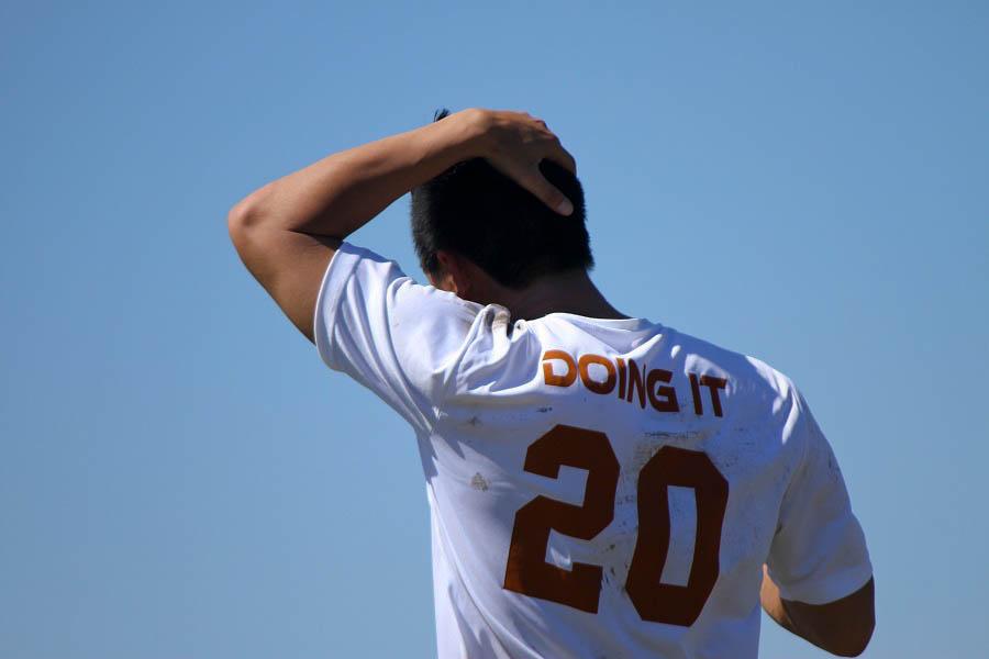  UT ultimate frisbee player Ryan Ng-Thomas takes a breather during a heated match against UH. 