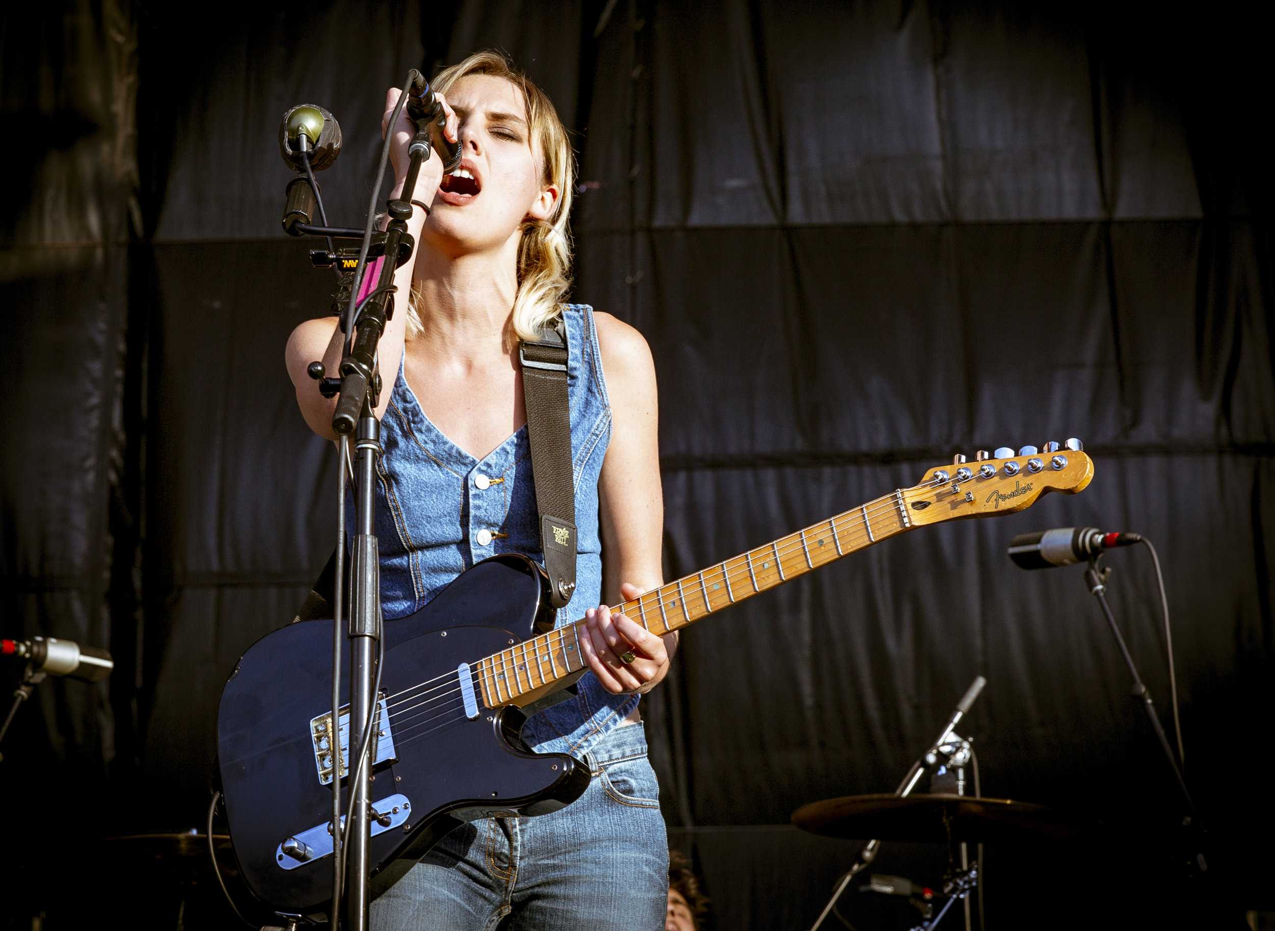  Ellie Rowsell immediately drew the crowd in with her captivating vocals.   