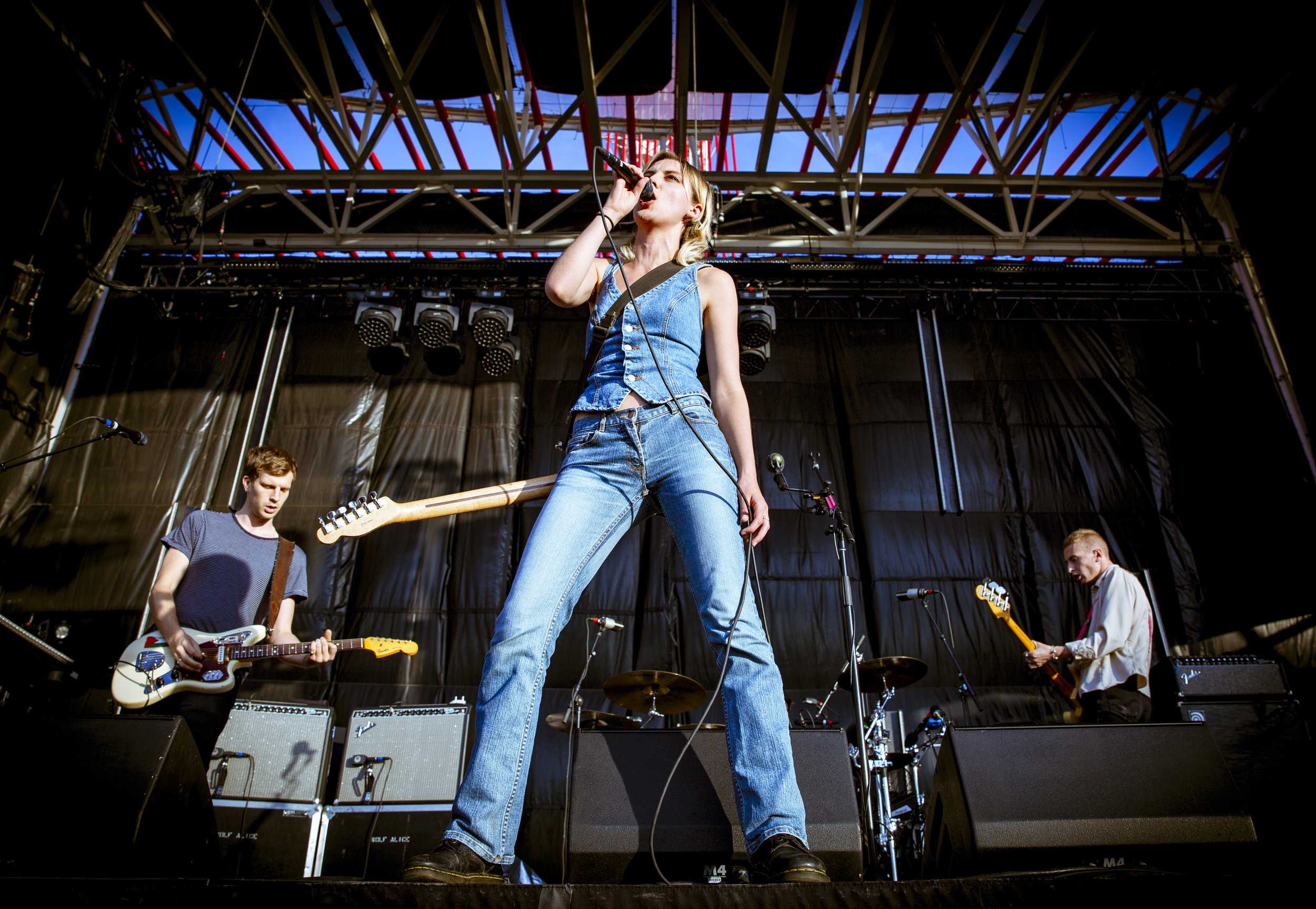  Wolf Alice introduced new fans to their latest LP,  “ Visions of a Life.”    