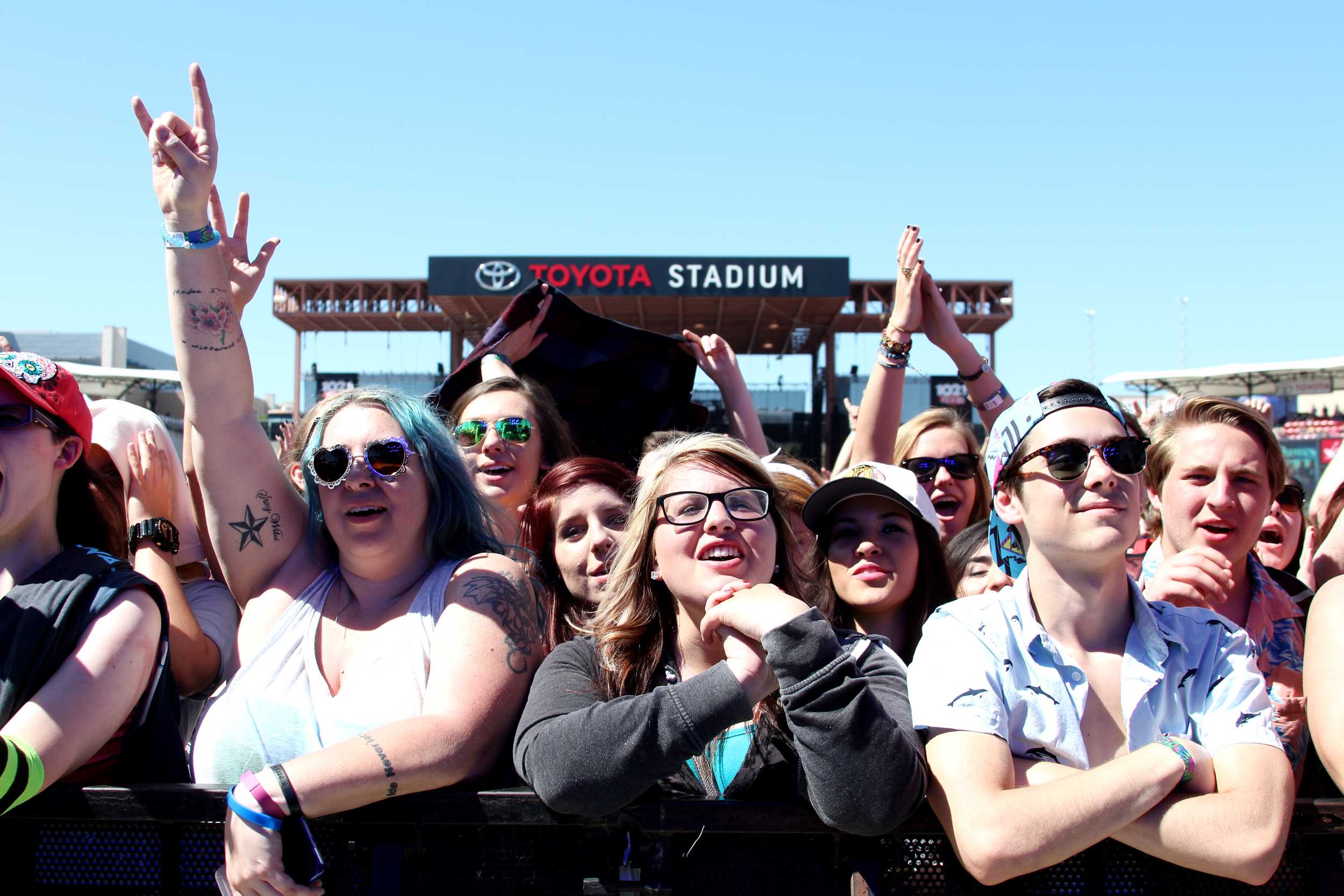   Fans wait for Robert DeLong.  Photo by Tess Cagle   